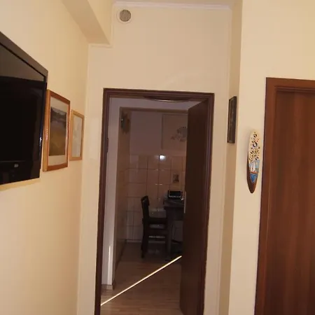 Lesny Apartment *